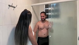 Bir Komşum...