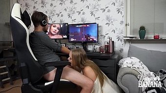 Genç (18+)...